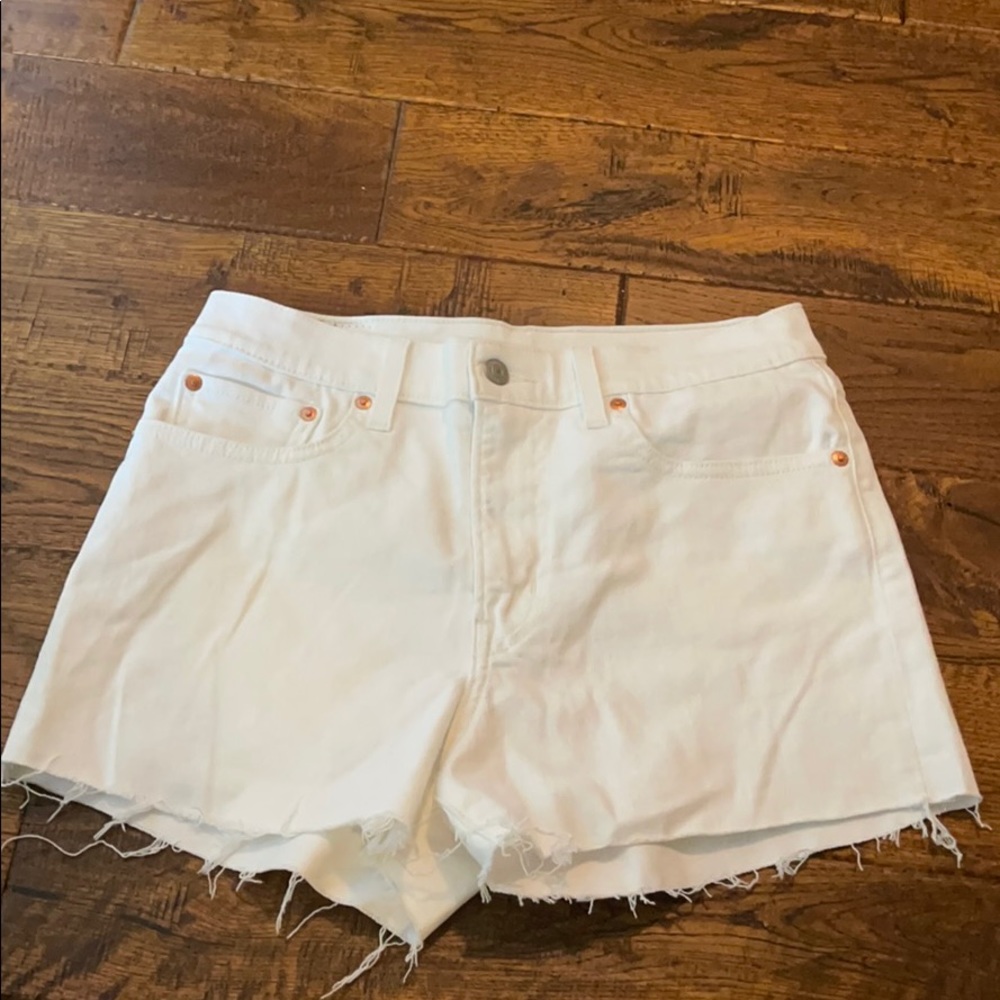 Levi’s high waisted stretch shorts 30